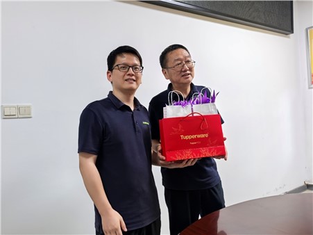 致敬韶華，感恩同行 